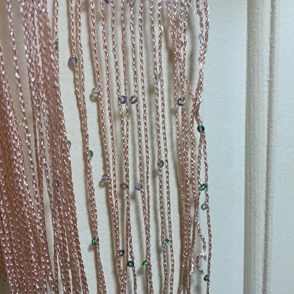 Sparkly pink lace scarf with fringe - Picture 2 of 3